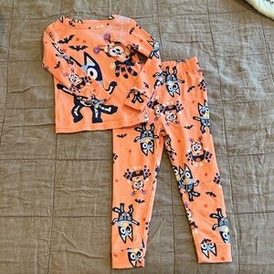 NWT Toddler Halloween Bluey Pajamas (4T)